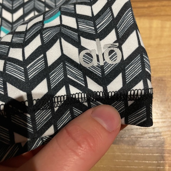 Alo Chevron Print Bike Shorts - Picture 2 of 6